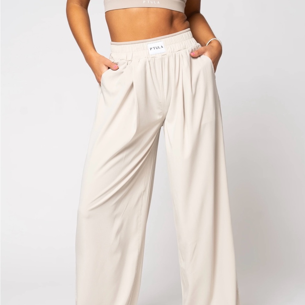 Lightweight, wide leg pant